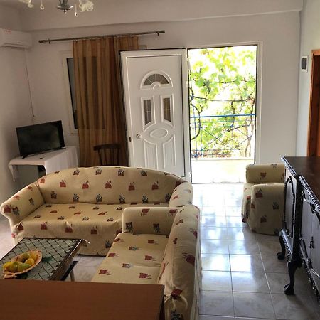 Dina House Appartement Himare Buitenkant foto