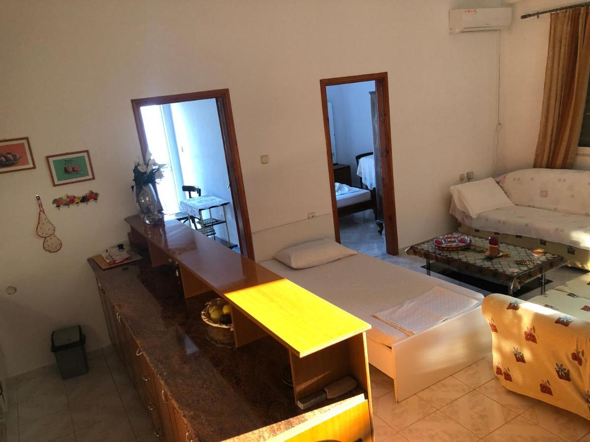 Dina House Appartement Himare Buitenkant foto